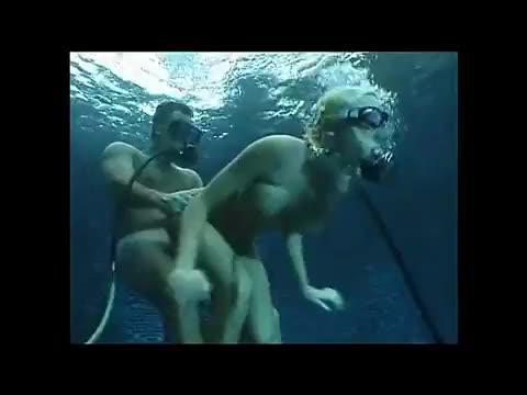 Sandy and poolboy underwater